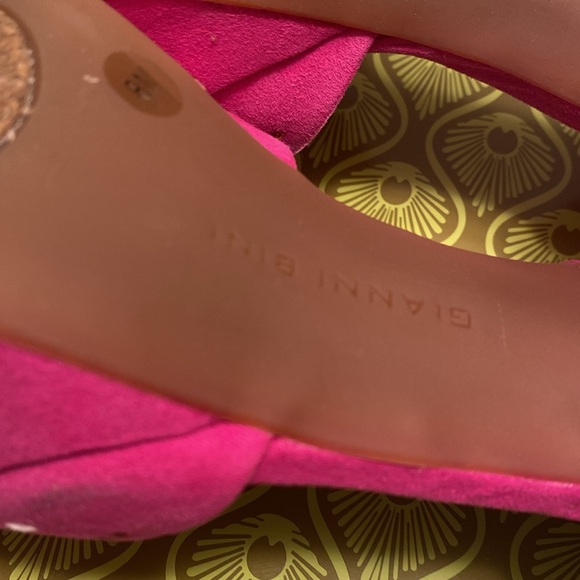 NWB Fucsia Flame Color Gianni Bini 4 1/2” heel, see photos below, never worn. - Picture 6 of 9